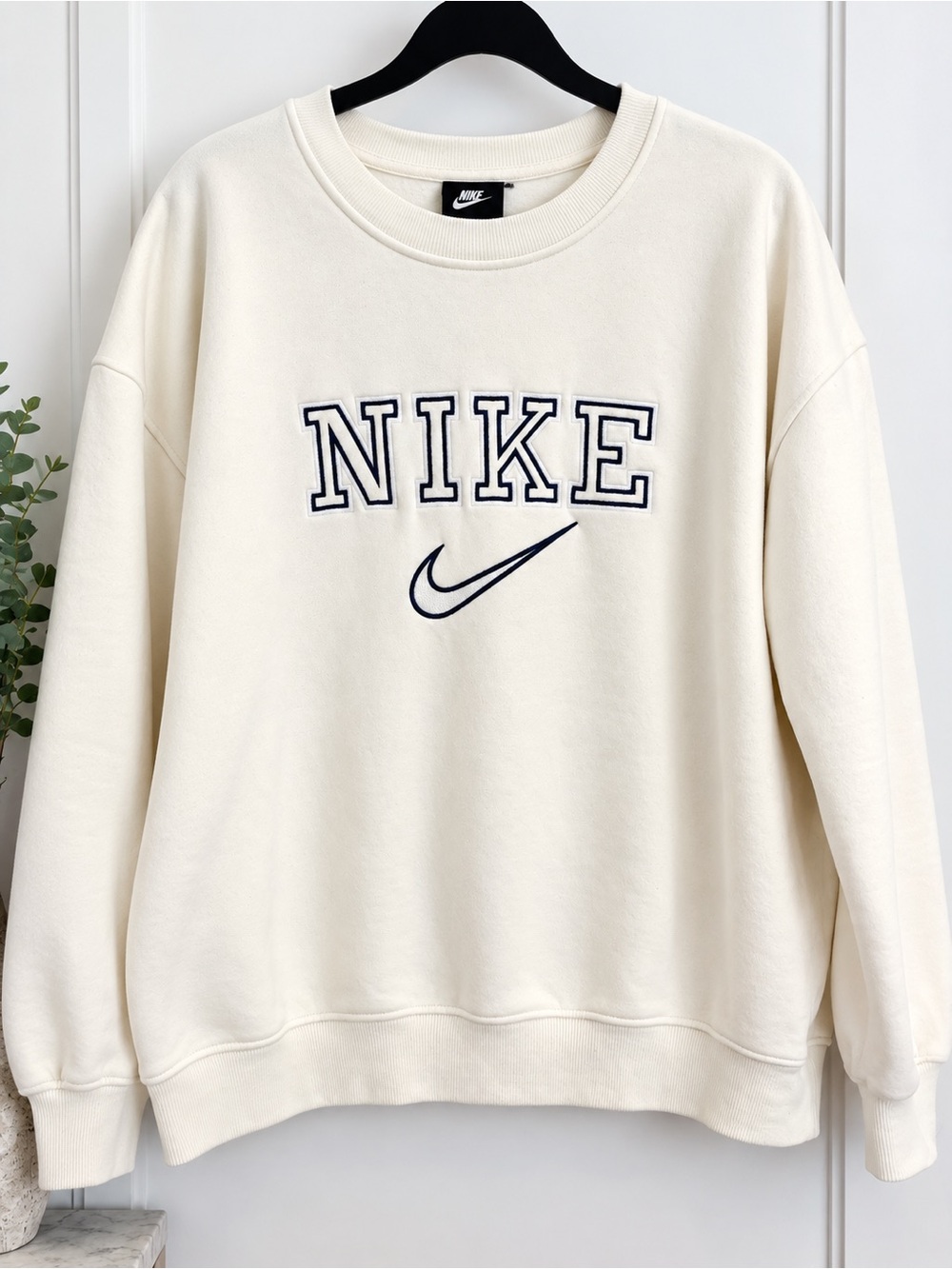 Nike Embroidered Logo Cream Crewneck Sweatshirt L